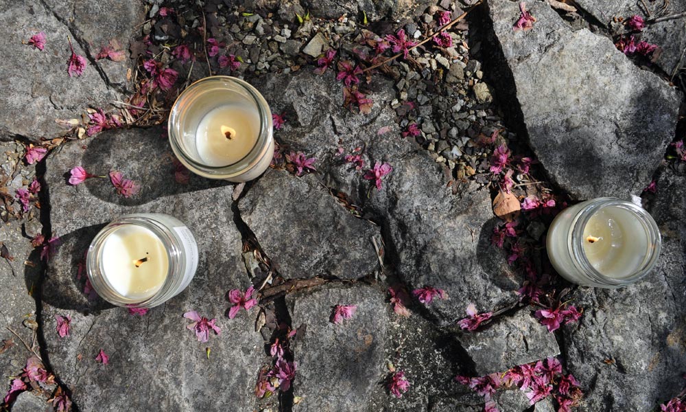 屋外で撮影したキャンドル